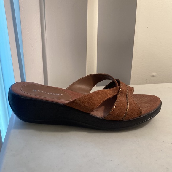 Naturalizer Sz 9 Brown Leather Slip On Sandals With Wedge Heels - Picture 8 of 9